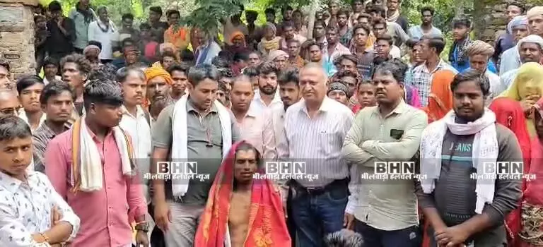 आंतरी गांव में आदिवासी युवक से मारपीट, वेतन मांगने पर किया अधमरा, दो आरोपी गिरफ्तार आंतरी गांव में आदिवासी युवक से मारपीट, वेतन मांगने पर किया अधमरा, दो आरोपी गिरफ्तार