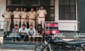 फैक्ट्री कर्मचारी पर हमला करने वाले अज्ञात हमलावरों के बेनकाब हुए चेहरे, चार गिरफ्तार, बाइक जप्त फैक्ट्री कर्मचारी पर हमला करने वाले अज्ञात हमलावरों के बेनकाब हुए चेहरे, चार गिरफ्तार, बाइक जप्त