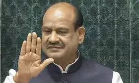 जनता सब देख रही है, अहम मुद्दों पर चर्चा से विपक्ष भाग रहा – बिरला जनता सब देख रही है, अहम मुद्दों पर चर्चा से विपक्ष भाग रहा – बिरला