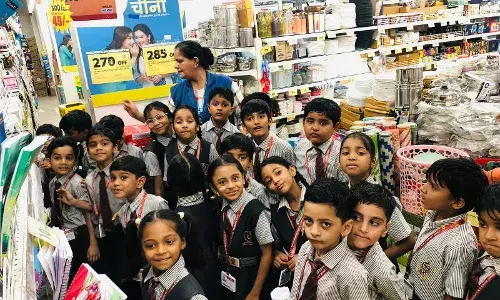 महेश पब्लिक स्कूल के प्राथमिक विद्यार्थियों का शैक्षणिक भ्रमण: रिलायंस स्मार्ट मॉल में मिली सुपरमार्केट की जानकारी
