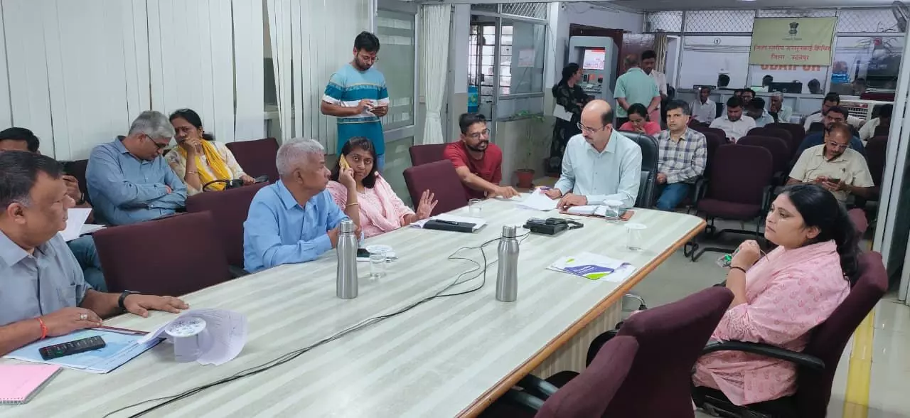 जिला स्तरीय जनसुनवाई एवं सतर्कता समिति की बैठक जिला स्तरीय जनसुनवाई एवं सतर्कता समिति की बैठक