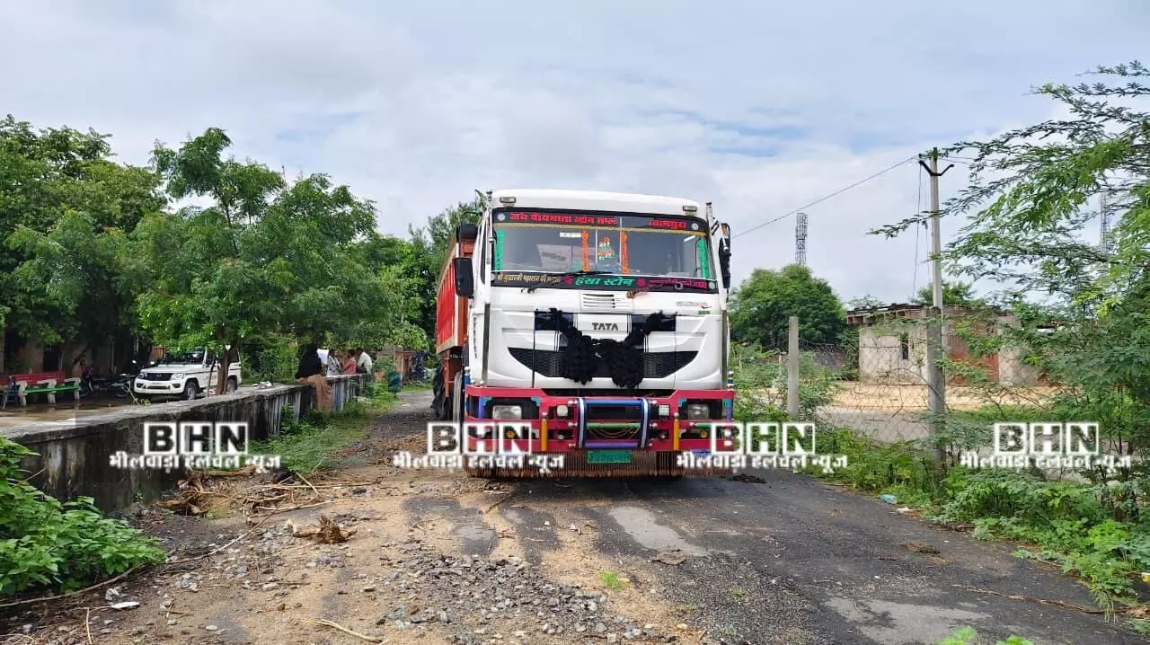 अवैध बजरी परिवहन करता ट्रेलर जब्त अवैध बजरी परिवहन करता ट्रेलर जब्त