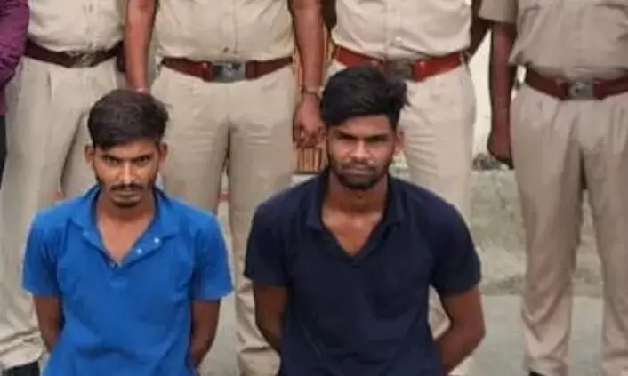 राहगीर महिला पर चाकू से हमला कर  लूटने वाले,दो बदमाश गिरफ्तार, गहने बरामद