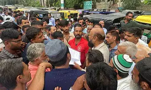 अजमेर में ऑटो चालकों ने किया प्रदर्शन