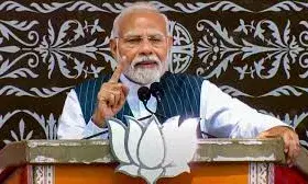 पीएम मोदी ने मुख्यमंत्री-प्रधानमंत्री की तुलना क्लर्क-चपरासी से क्यों की? निशाने पर कांग्रेस-राजद-आप