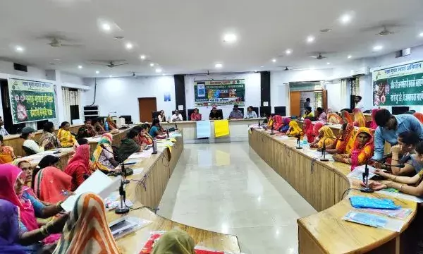 नशा मुक्त भारत अभियान के तहत एसएचजी की महिलाओं को दिलाई शपथ