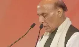 भारत ने बनाई फरारी जैसी अर्थव्यवस्था, दूसरा अब भी मलबे का डंपर.. राजनाथ का पाकिस्तान पर हमला भारत ने बनाई फरारी जैसी अर्थव्यवस्था, दूसरा अब भी मलबे का डंपर.. राजनाथ का पाकिस्तान पर हमला