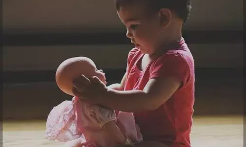 दुश्मन न करे दोस्त ने वो काम किया है, उम्र भर का गम हमे इनाम दिया है...गुड्डे-गुड़िये से खेलने की उम्र में.....