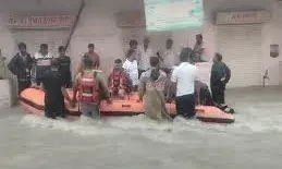 पांच जिलों में बाढ़ के हालात, दिल्ली-मुंबई एक्सप्रेस वे पर भरा पानी; सेना ने संभाला मोर्चा,9 जिलों के स्कूलों में छुट्‌टी: