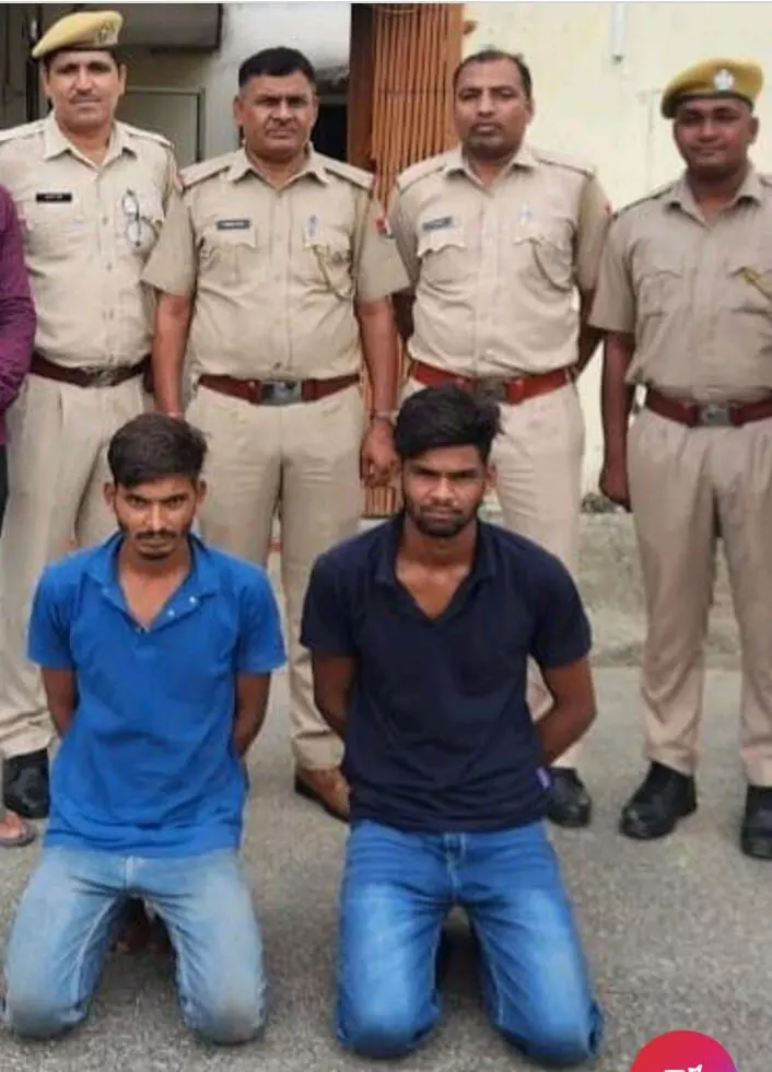 राहगीर महिला पर चाकू से हमला कर लूटने वाले,दो बदमाश गिरफ्तार, गहने बरामद राहगीर महिला पर चाकू से हमला कर लूटने वाले,दो बदमाश गिरफ्तार, गहने बरामद