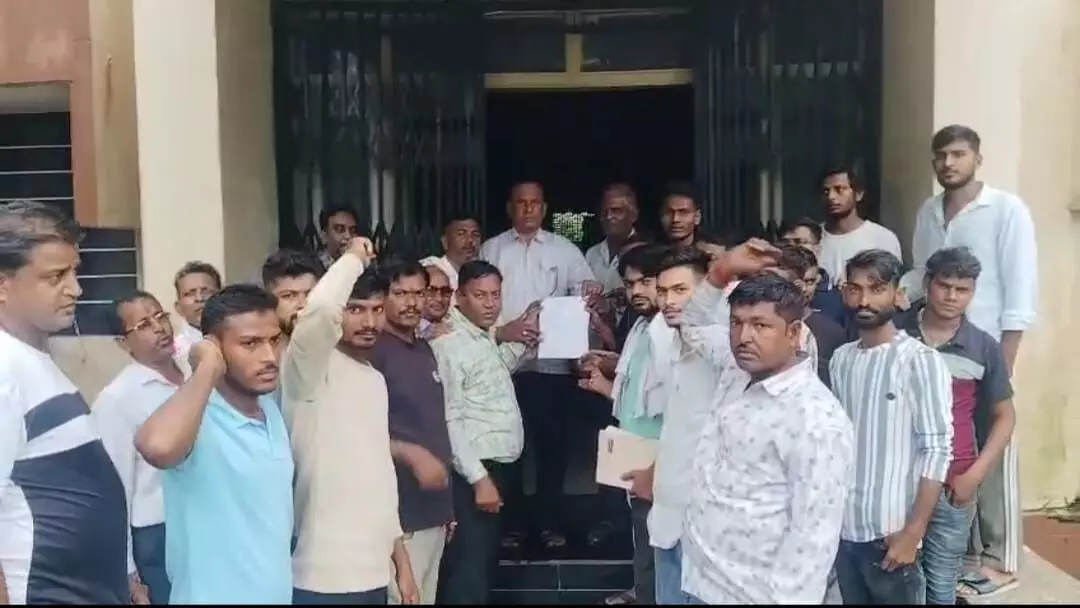 शाहपुरा में वैष्णव समाज का प्रदर्शन, मनीषा हत्याकांड की उच्च स्तरीय जांच की मांग शाहपुरा में वैष्णव समाज का प्रदर्शन, मनीषा हत्याकांड की उच्च स्तरीय जांच की मांग