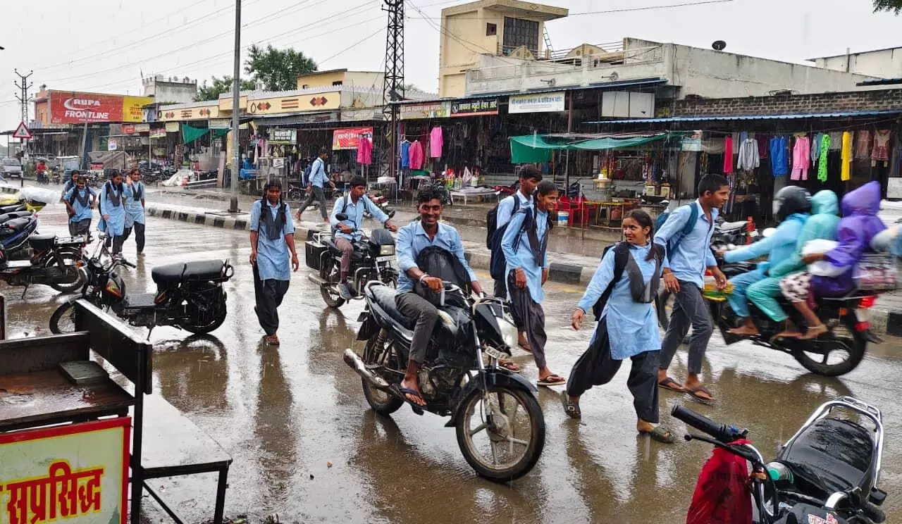 दिन भर चला बारिश का दौर कभी रिमझिम तो कभी तेज दिन भर चला बारिश का दौर कभी रिमझिम तो कभी तेज