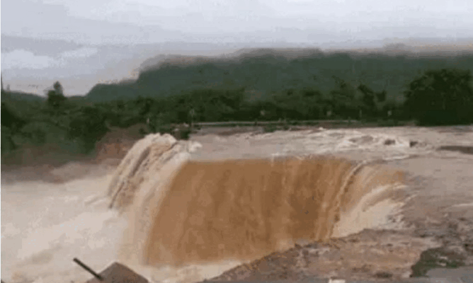 राजस्थान में मेघों का कहर: कोटा, सवाई माधोपुर, बूंदी समेत कई जिलों में बाढ़ जैसे हालात राजस्थान में मेघों का कहर: कोटा, सवाई माधोपुर, बूंदी समेत कई जिलों में बाढ़ जैसे हालात