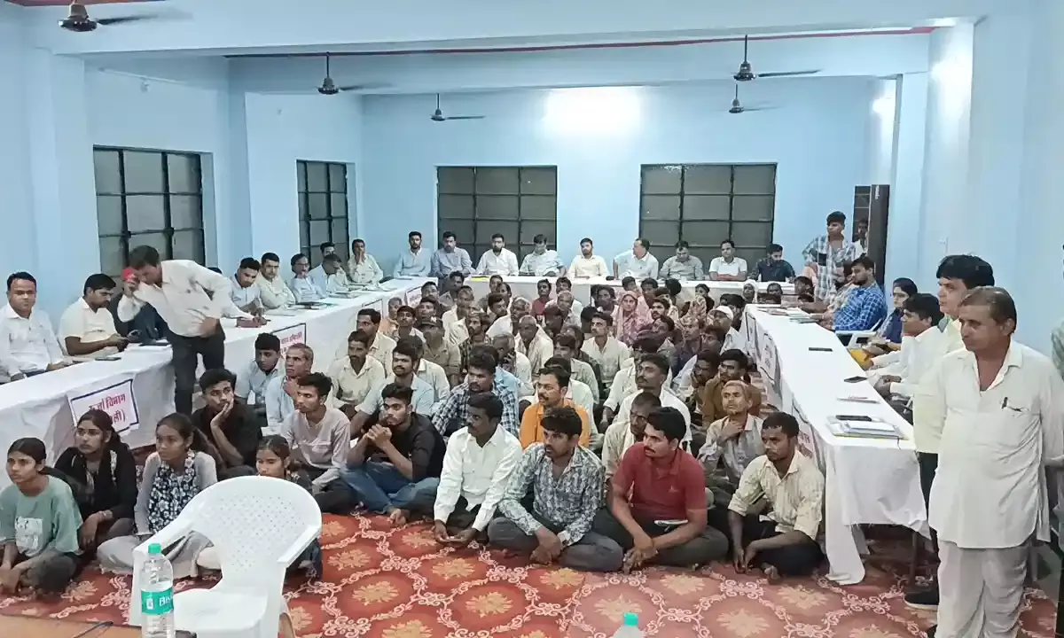 चैनपुरिया ग्राम पंचायत मुख्यालय पर रात्रि चौपाल का आयोजन, ग्रामीणों की समस्याओं का हुआ त्वरित निस्तारण चैनपुरिया ग्राम पंचायत मुख्यालय पर रात्रि चौपाल का आयोजन, ग्रामीणों की समस्याओं का हुआ त्वरित निस्तारण