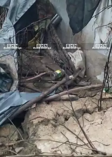 बारिश से कच्चा मकान ढहा