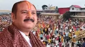 पंडित प्रदीप मिश्रा की बढ़ सकती हैं मुश्किलें, कुबेरेश्वर धाम में मौतों का मामला पहुंचा कोर्ट,भीलवाड़ा की कथा पर सबकी नजरें पंडित प्रदीप मिश्रा की बढ़ सकती हैं मुश्किलें, कुबेरेश्वर धाम में मौतों का मामला पहुंचा कोर्ट,भीलवाड़ा की कथा पर सबकी नजरें