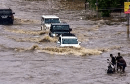 राजस्थान में बाढ़ का कहर: जनजीवन अस्त-व्यस्त, कई जिले जलमग्न,सोमवार को स्कुल की छुट्टी ,सेना बचाव में जुटी राजस्थान में बाढ़ का कहर: जनजीवन अस्त-व्यस्त, कई जिले जलमग्न,सोमवार को स्कुल की छुट्टी ,सेना बचाव में जुटी