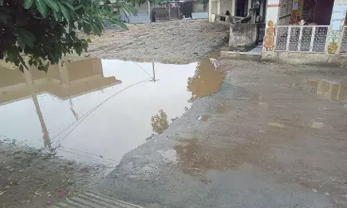 गंदे पानी की निकासी न होने से ग्रामीण परेशान