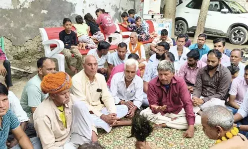 भूत बाबूजी को लगाया 51 किलो खीर का भोग