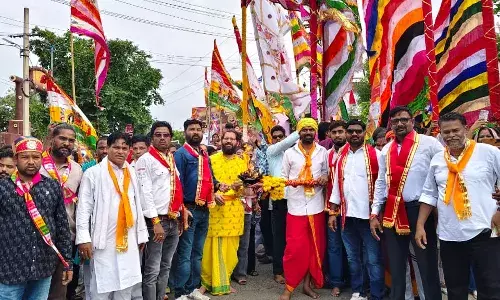 वाल्मीकि समाज ने बाबा रामदेव का नेजा निकाला, उमड़ा जनसैलाब