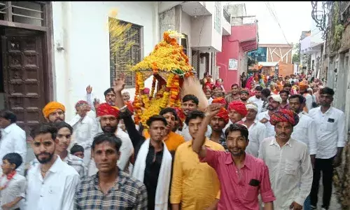 जय रामसा पीर की जय घोष के साथ निकाली बाबा रामदेव की शोभायात्रा