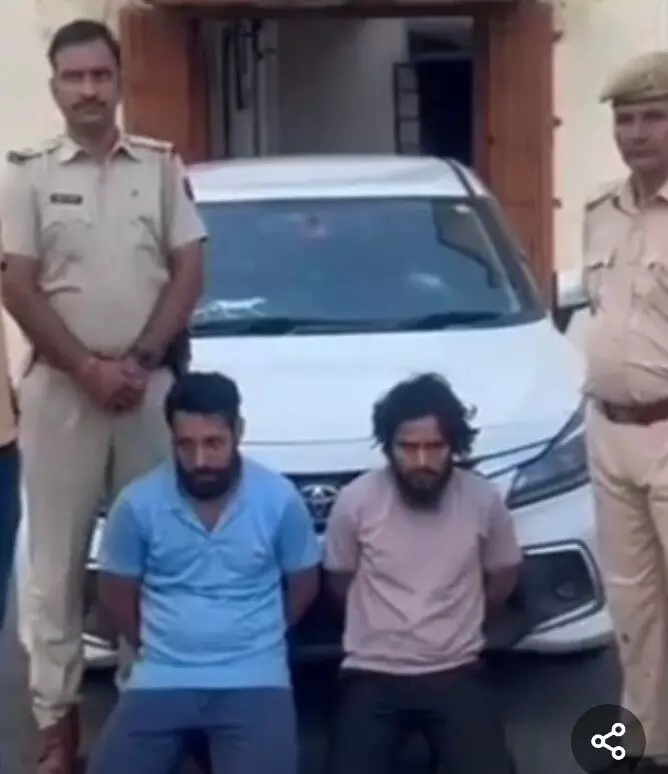 हथियारों के साथ 2 बदमाश गिरफ्तार, गांव में झगड़ा कर ग्रामीणों को धमकाया