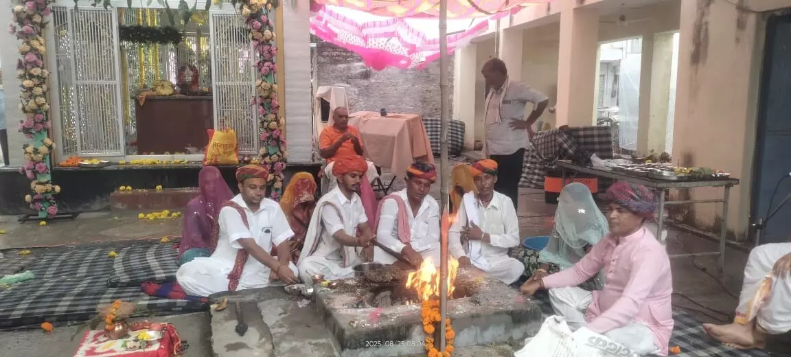 रायपुर में बाबा रामदेव महाराज की प्रतिमा स्थापना व हवन यज्ञ सम्पन्न रायपुर में बाबा रामदेव महाराज की प्रतिमा स्थापना व हवन यज्ञ सम्पन्न