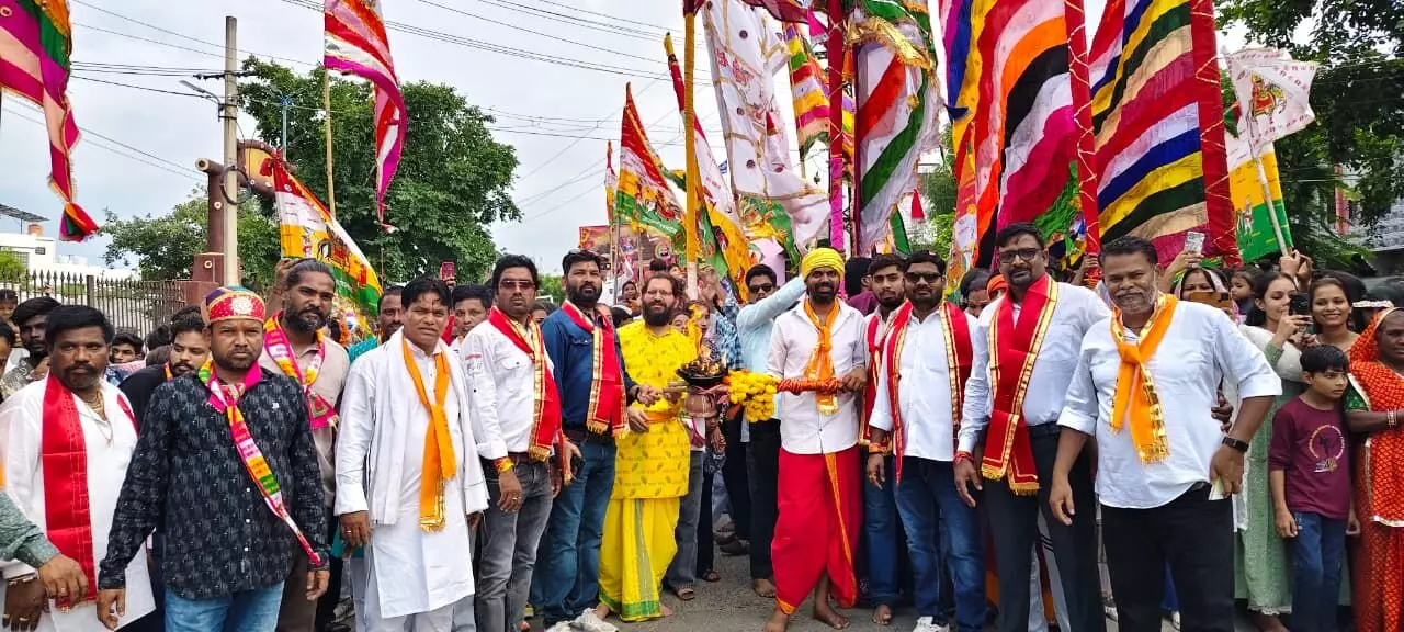 वाल्मीकि समाज ने बाबा रामदेव का नेजा निकाला, उमड़ा जनसैलाब वाल्मीकि समाज ने बाबा रामदेव का नेजा निकाला, उमड़ा जनसैलाब