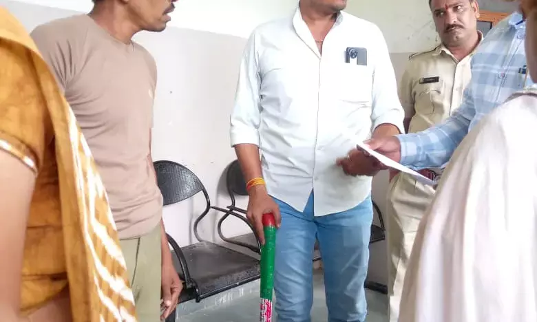 इंदिरा कॉलोनी की समस्याओं को लेकर वार्डवासियों ने दिया एसडीओ को ज्ञापन