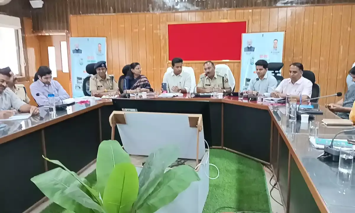 आगामी त्यौहार सौहार्द एवं भाईचारे के साथ मनाएं – जिला कलक्टर