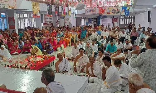 कल्प सूत्र के सातवें व्याख्यान में पार्श्वनाथ , नेमिनाथ और आदिनाथ प्रभु के चरित्र का वर्णन