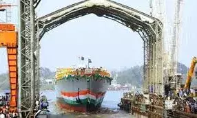 भारत की समुद्री सुरक्षा में बड़ा इजाफा: नौसेना को मिले दो नए युद्धपोत भारत की समुद्री सुरक्षा में बड़ा इजाफा: नौसेना को मिले दो नए युद्धपोत