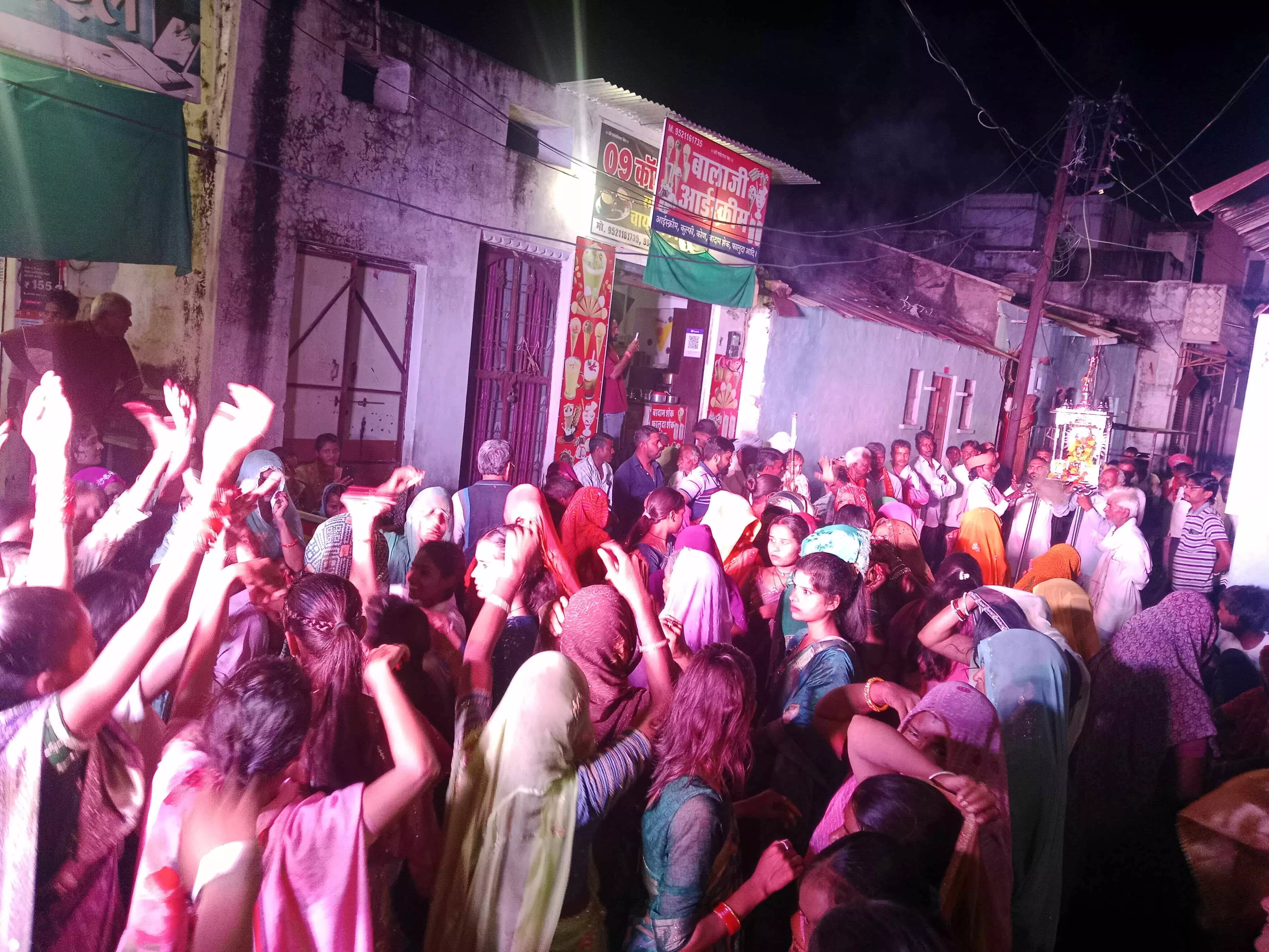 बाबा रामदेव पीर का जन्मोत्सव घोसुण्डा गांव में जुलूस का आयोजन