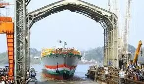 भारत की समुद्री सुरक्षा में बड़ा इजाफा: नौसेना को मिले दो नए युद्धपोत भारत की समुद्री सुरक्षा में बड़ा इजाफा: नौसेना को मिले दो नए युद्धपोत