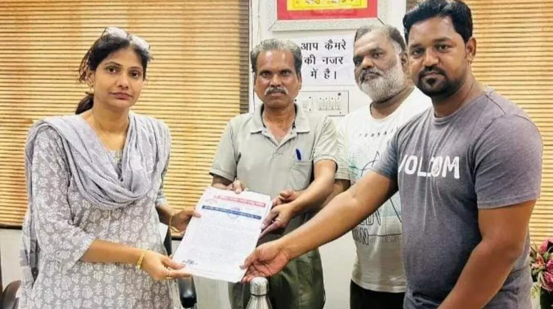 आवारा कुत्तों के आतंक से दहला शाहपुरा, कर्मचारियों के निलंबन पर भड़के संगठन और आमजन आवारा कुत्तों के आतंक से दहला शाहपुरा, कर्मचारियों के निलंबन पर भड़के संगठन और आमजन