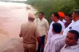 जालोर: आसाना गांव में नदी के तेज बहाव में बहे 6 युवक, रेस्क्यू जारी