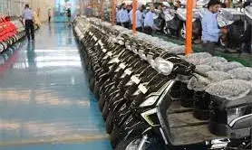 भारत में दोपहिया वाहन बिक्री 2025 में नया रिकॉर्ड बना सकती है: इक्रा,मजबूत वृद्धि की उम्मीद