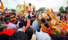 मुंबई की ओर मराठाओं का कूच, महीनेभर का राशन लेकर ट्रकों से निकले