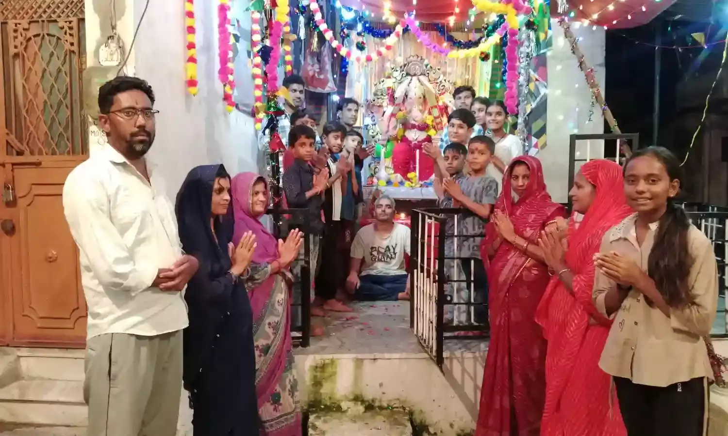 गणेश चतुर्थी का आयोजन गांव घोसुण्डा में धूमधाम से मनाया