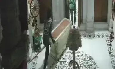 आदिनाथ जिनालय पर चोरो ने बोला धावा, दानपेटी से हजारों की नकदी चोरी, सीसीटीवी कैमरे में दिखे दो नकबजन