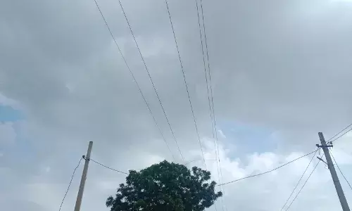 बिजली की 11000 केवी लाइन बनी ग्रामीणों के लिए खतरा, कई बार हो चुकी है स्पार्किंग बिजली की 11000 केवी लाइन बनी ग्रामीणों के लिए खतरा, कई बार हो चुकी है स्पार्किंग