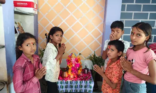 शुभ मुहूर्त में की गणपति बप्पा की स्थापना की, लगे गणपति बप्पा मोरया के जयकारे शुभ मुहूर्त में की गणपति बप्पा की स्थापना की, लगे गणपति बप्पा मोरया के जयकारे