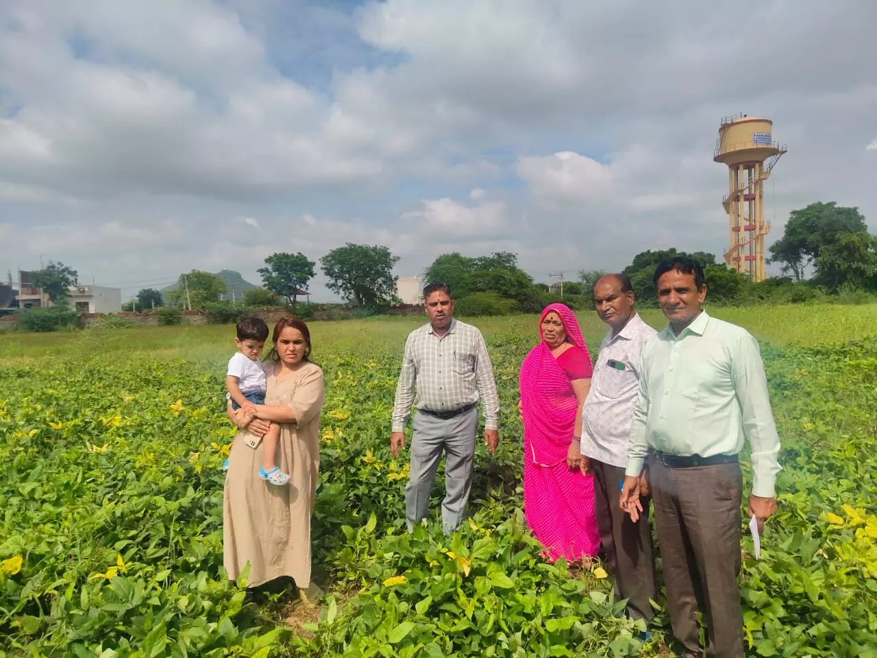 कृषि पर्यवेक्षक फसलो में लगने वाले कीट व रोगो के नियन्त्रण की जानकारी किसानो को देवे- डा. राठौड़