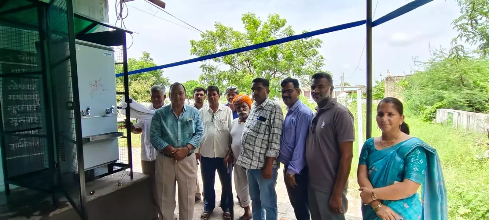 राजकीय उच्च प्राथमिक विद्यालय में वाटर कूलर किया  भेंट