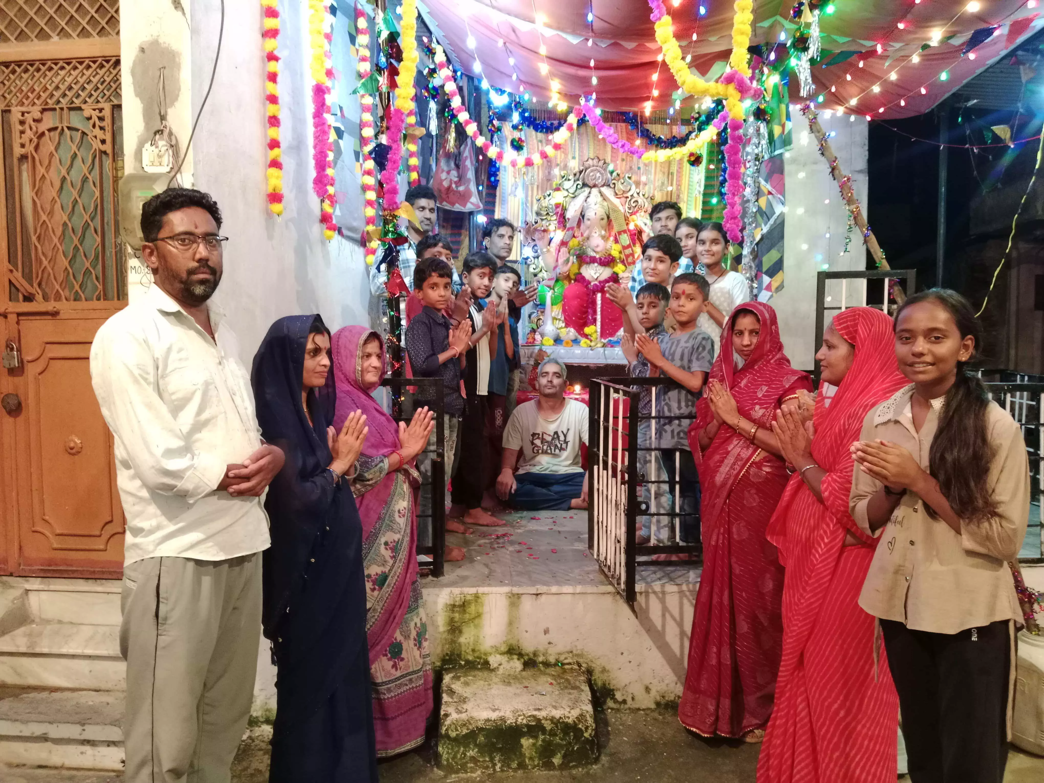 गणेश चतुर्थी का आयोजन गांव घोसुण्डा में धूमधाम से मनाया