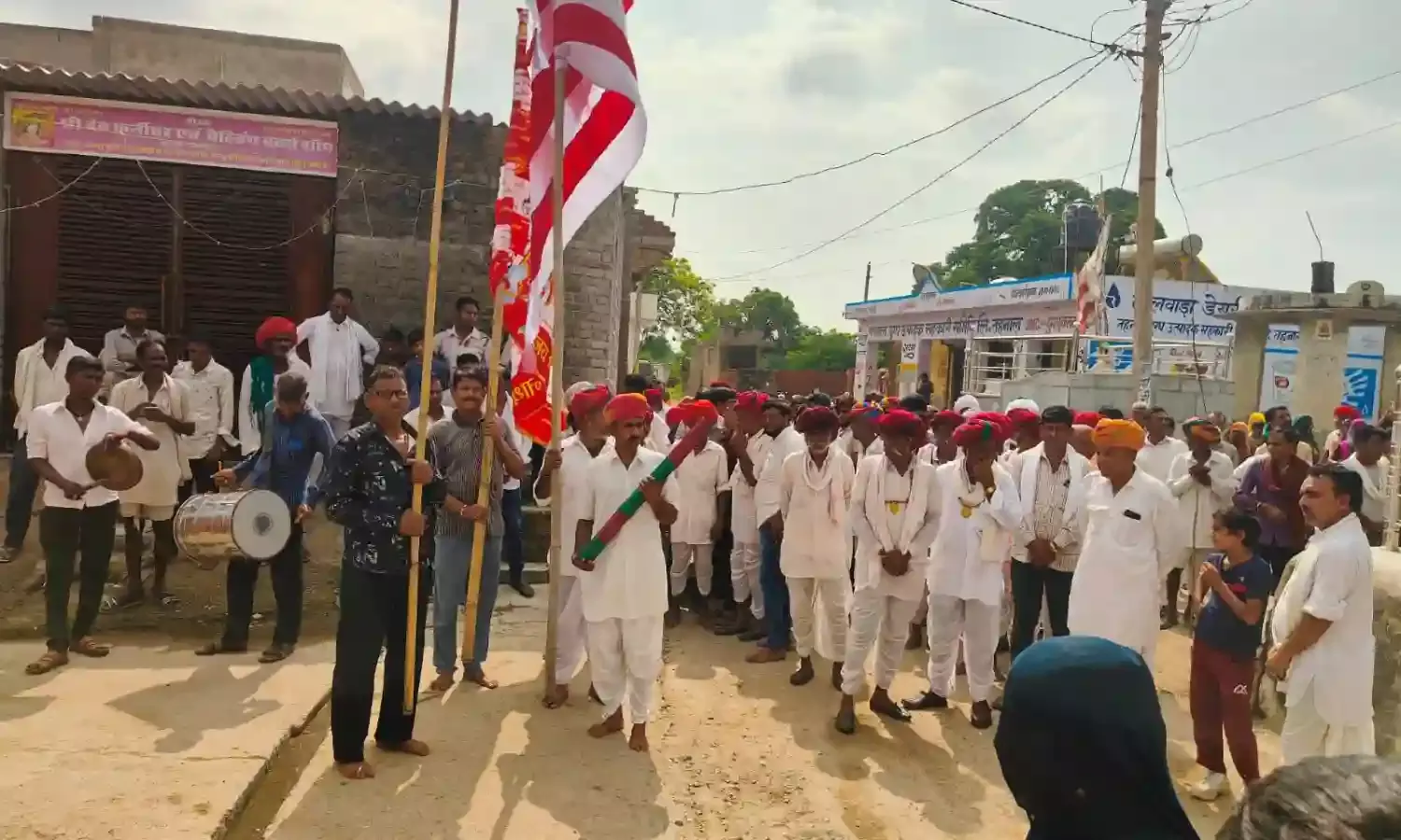 तेजाजी महाराज के झंडे की स्थापना के साथ ही पांच दिवसीय मेले का हुआ शुभारंभ