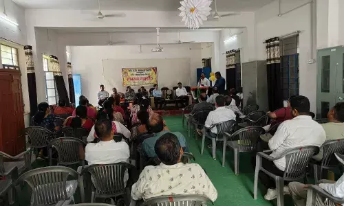 सत्रारंभ वाकपीठ के दूसरे दिन हमारा विद्यालय हमारा स्वाभिमान पोस्टर का विमोचन किया