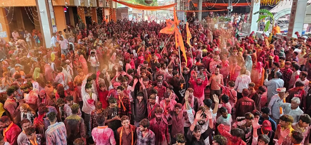 हजारों की तादाद में भक्त खजुरिया श्याम की शौभायात्रा में थिरके