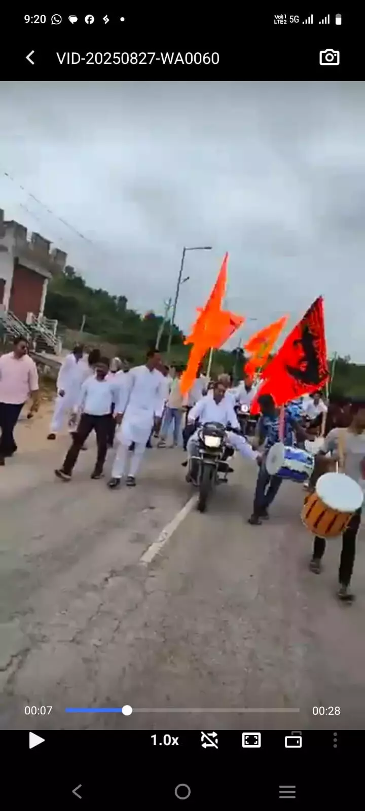 विधायक ने रैली में ढोल वाले को मारी लात, वीडियो वायरल होने पर दी सफाई