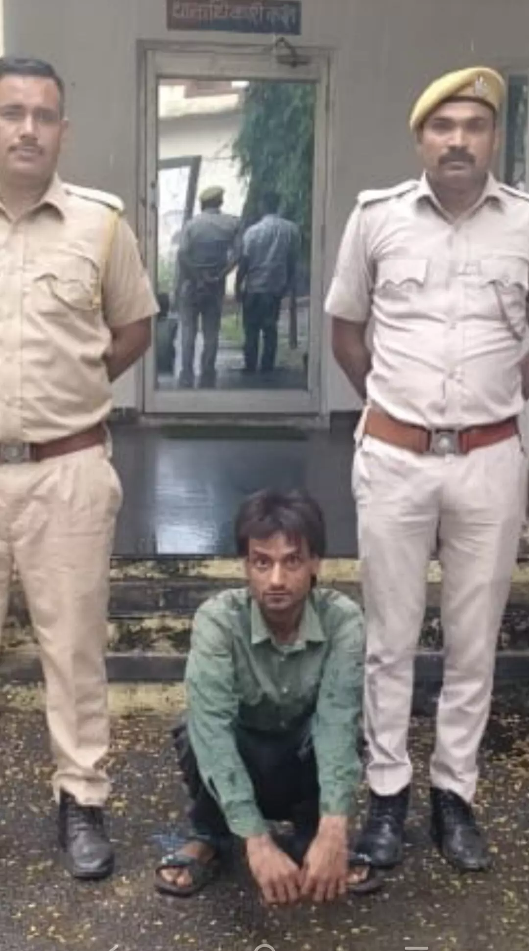 रेप के मामले में 5 हजार के इनामी को करेड़ा पुलिस ने दबोचा रेप के मामले में 5 हजार के इनामी को करेड़ा पुलिस ने दबोचा